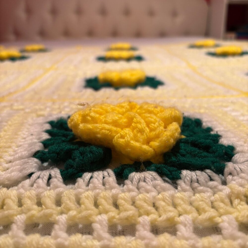 Vintage Handmade Crochet Blanket Yellow Raised 3D Flowers Granny Squares Afghan - Picture 4 of 6